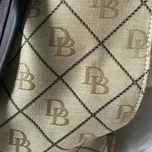 Authentic Dooney & Bourke shoulder Bag - Picture 3 of 6